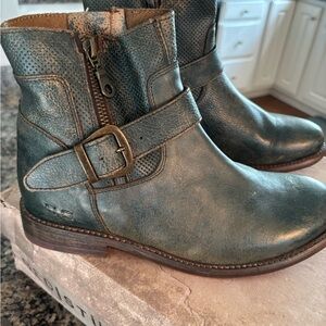 Like new Women’s Bedstu distressed teal blue boots. Size 8.5.